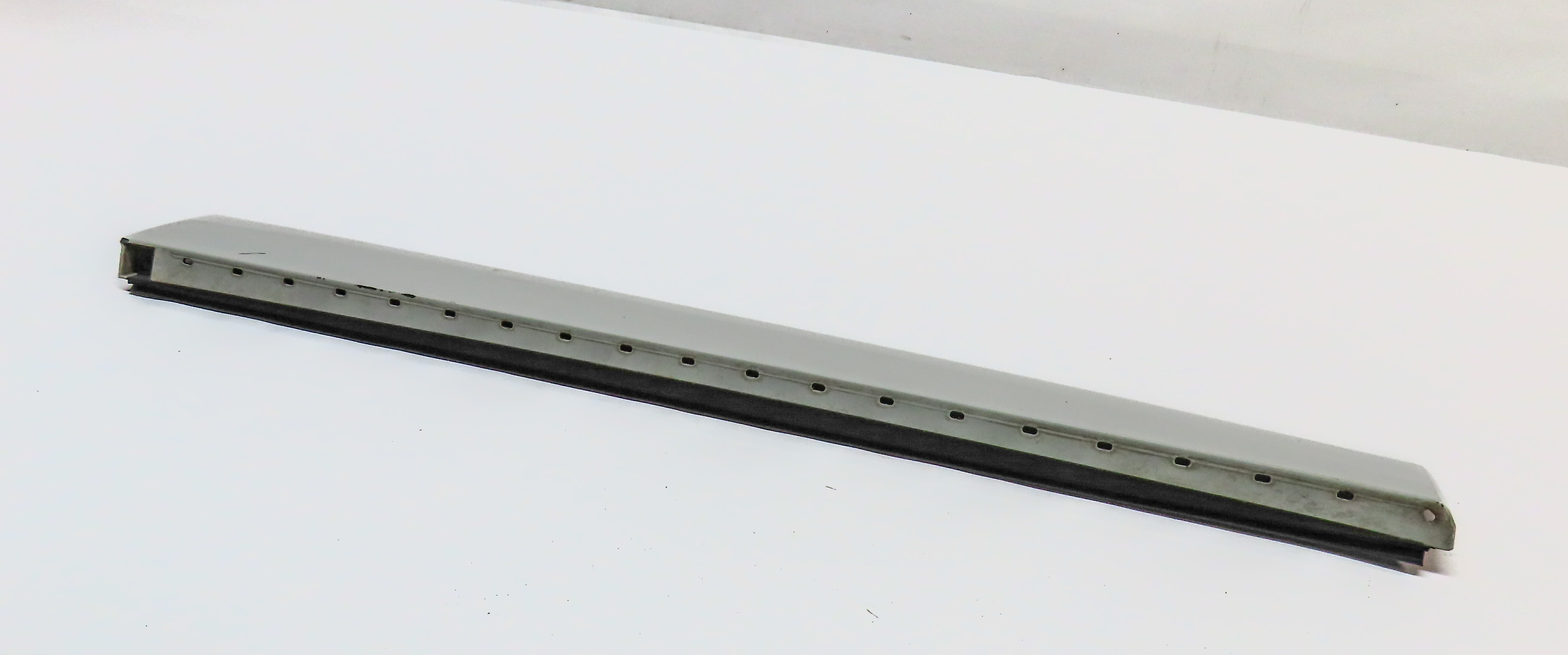 11-18 BMW X3 X4 F25 F26 FRONT RIGHT LOWER DOOR MOULDING TRIM (w/ M PKG) (White) — exact item pictured